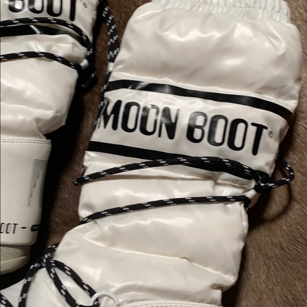 - Moon Boot - image 2